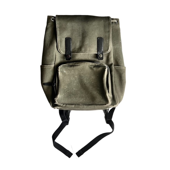 Everlane Modern Snap Backpack in distressed army green canvas - Picture 14 of 14